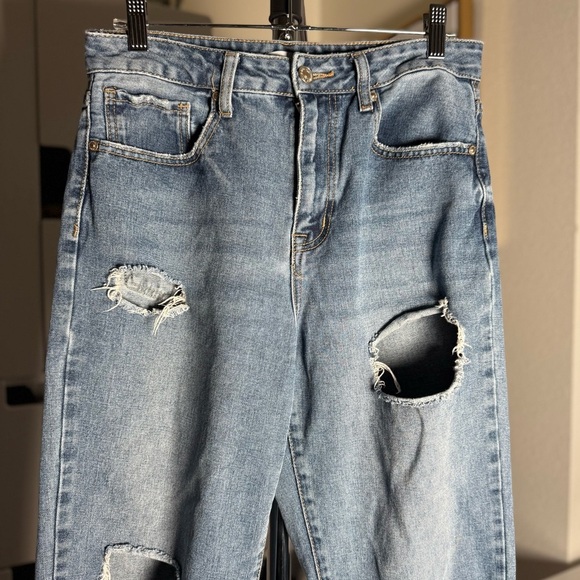 Forever 21 Light Blue Denim High Waisted Mom Jeans Size Medium - Picture 2 of 4